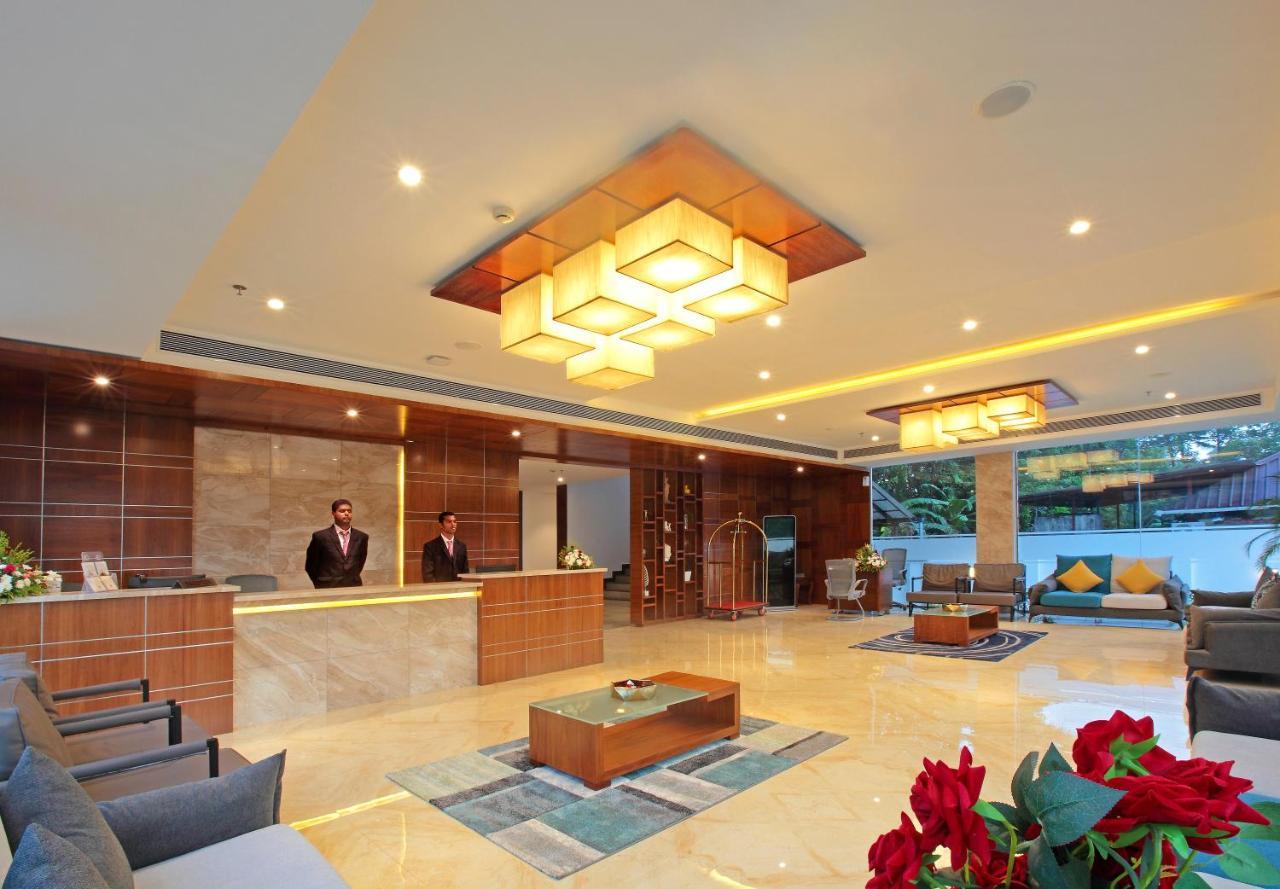 Hotel Ceasar Palace Thodupuzha Kültér fotó