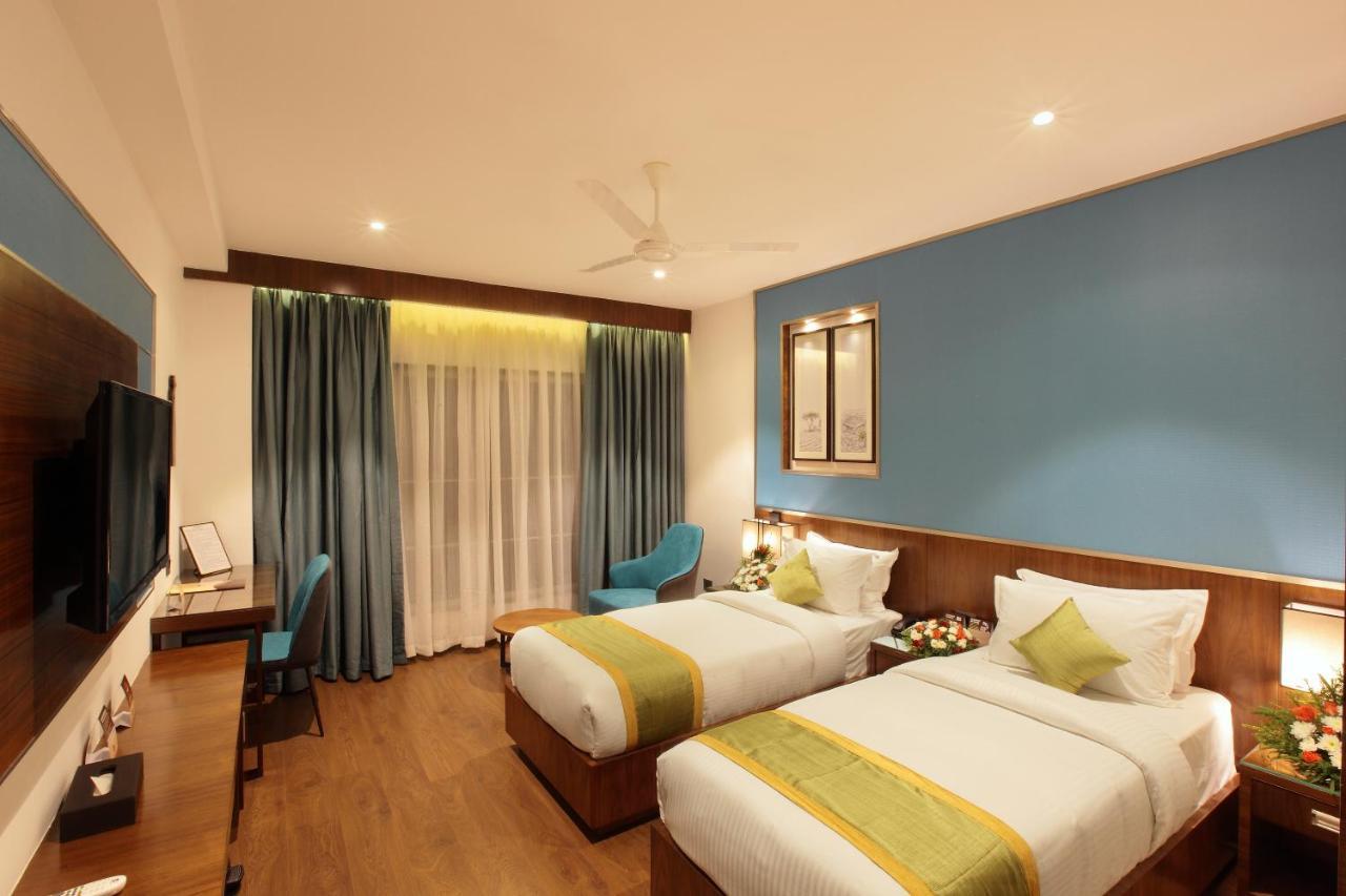 Hotel Ceasar Palace Thodupuzha Kültér fotó