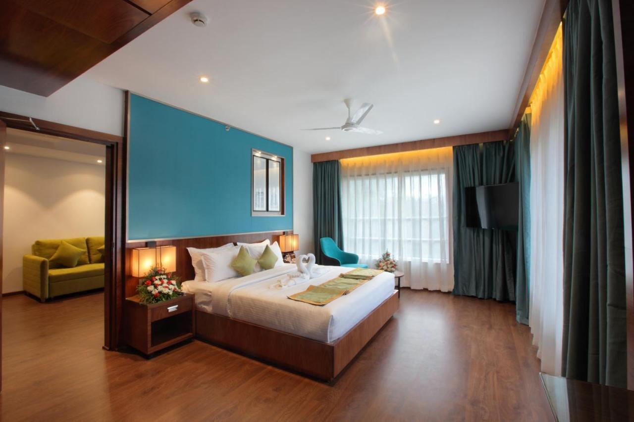 Hotel Ceasar Palace Thodupuzha Kültér fotó