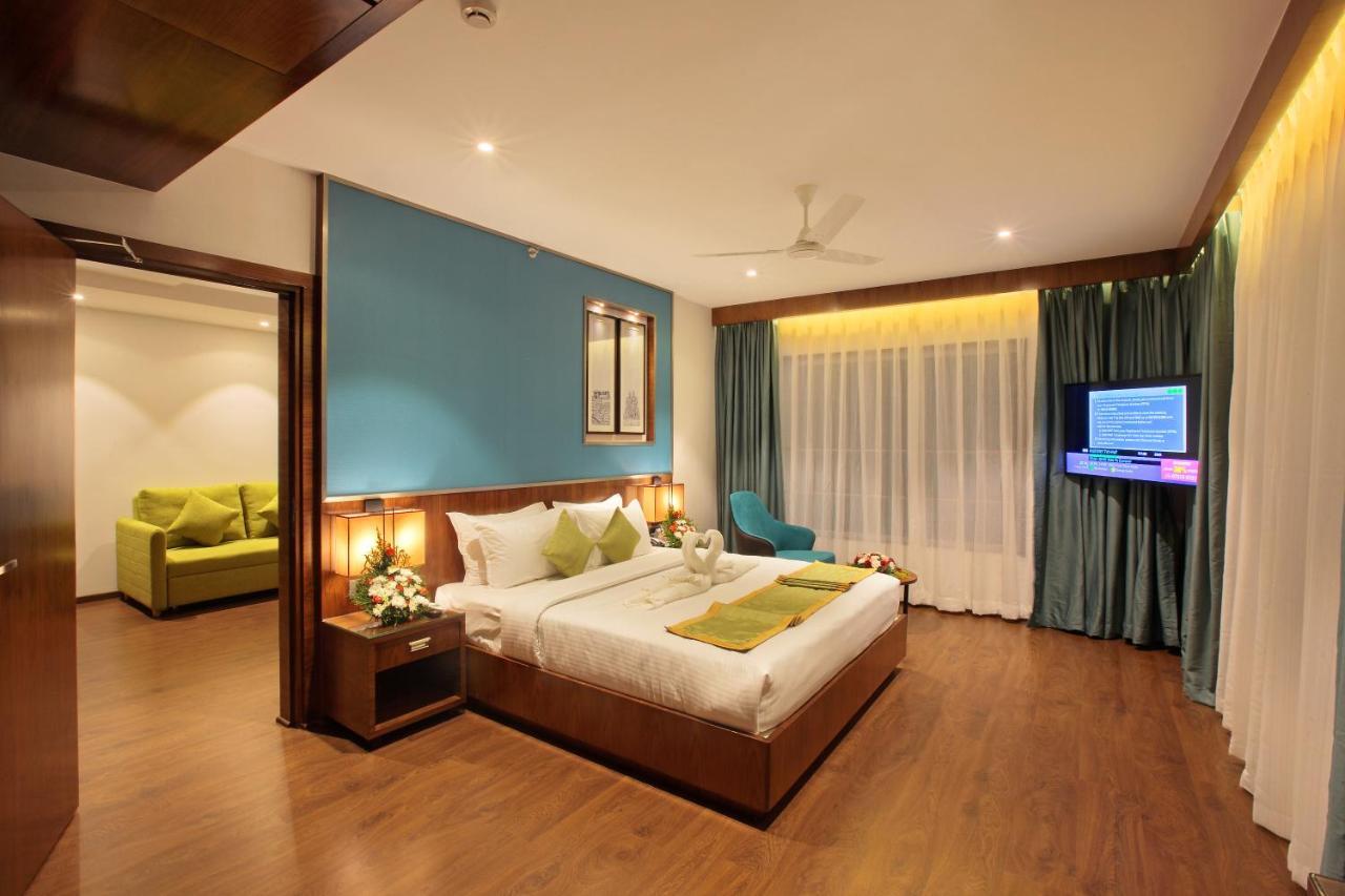 Hotel Ceasar Palace Thodupuzha Kültér fotó